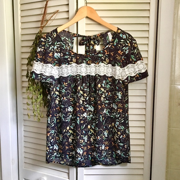 NY Collection Tops - {NY Collection} Chiffon Tie Square Back Lace Tee